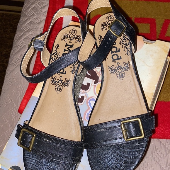 Mudd Brand Sandals Size 8 - Picture 2 of 9